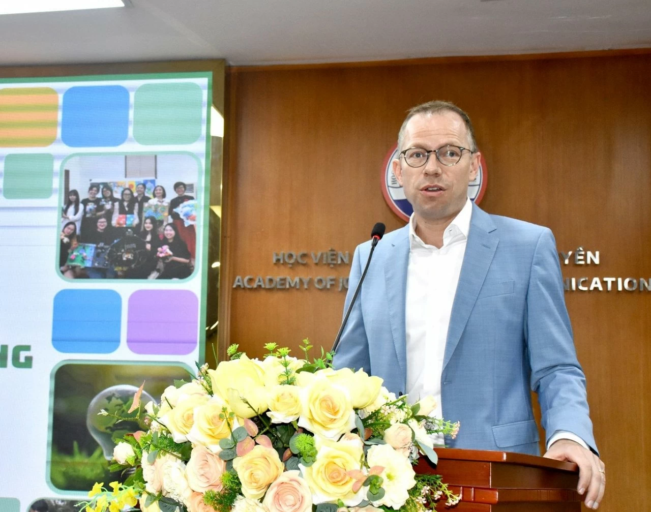 Deputy Ambassador of the Federal Republic of Germany Simon Kreye speaks at the events. (Photo: German Embassy in Hanoi)