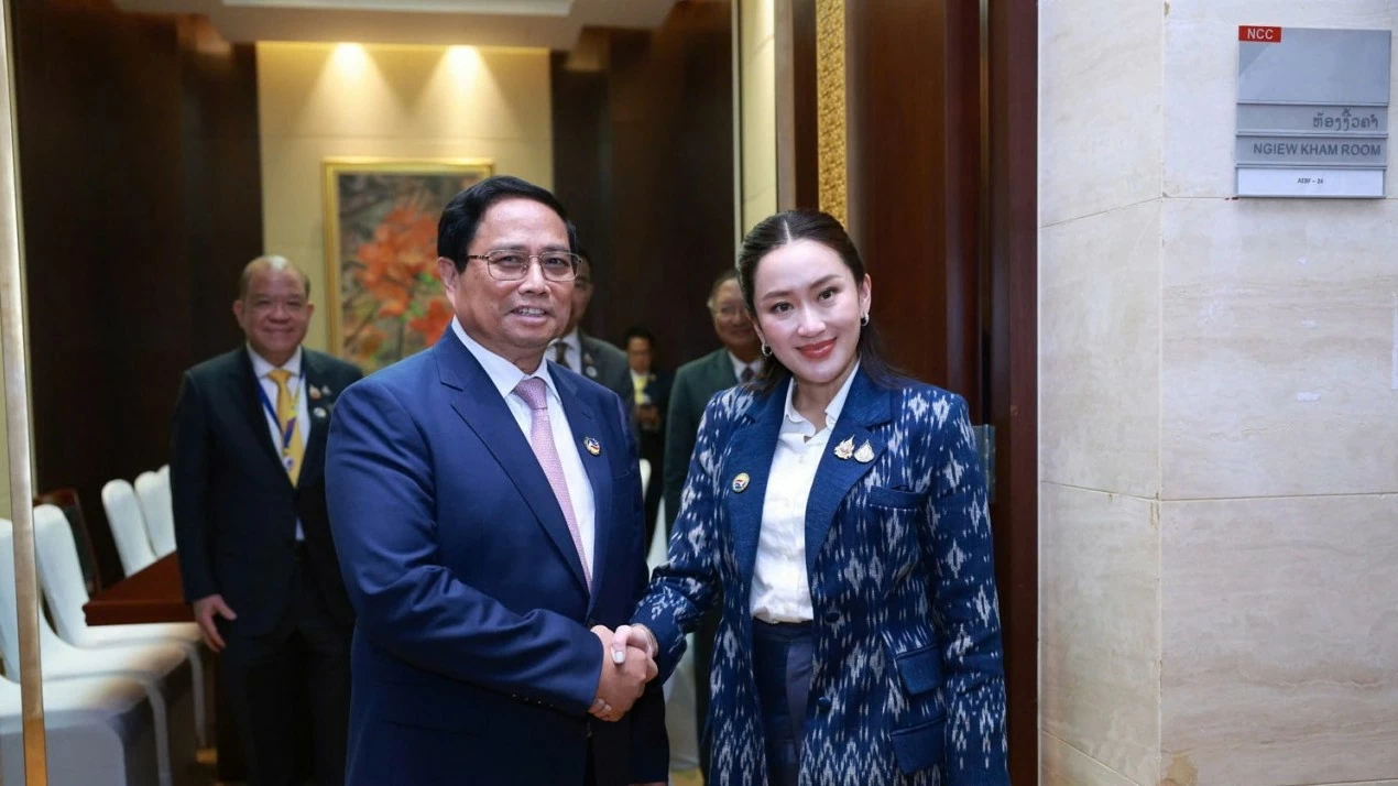 Vietnam, Thailand Prime Ministers meet on occasion of ASEAN Summits in Laos