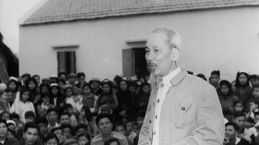 Bat Trang pottery village and deep memories with President Ho Chi Minh