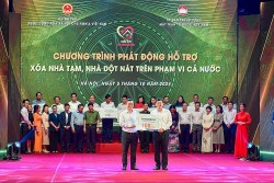 Vietcombank ủng hộ 100 tỷ đồng xóa nhà tạm, nhà dột nát trên phạm vi cả nước