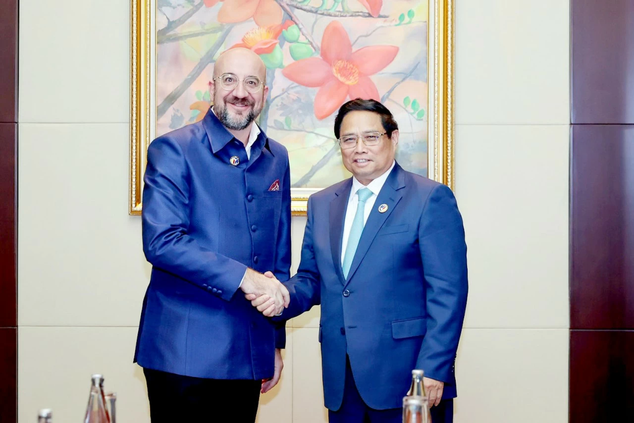 PM Pham Minh Chinh meets with EC President Charles Michel in Vientiane