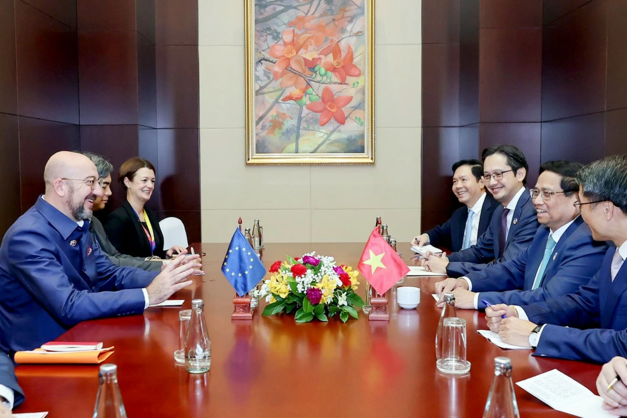 PM Pham Minh Chinh meets with EC President Charles Michel in Vientiane