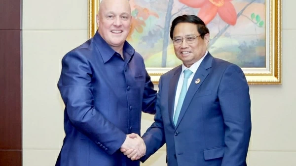 PM Pham Minh Chinh meets with New Zealand counterpart in Vientiane