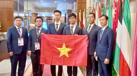 All Vietnamese students competing at Olympiads in 2024 win prizes