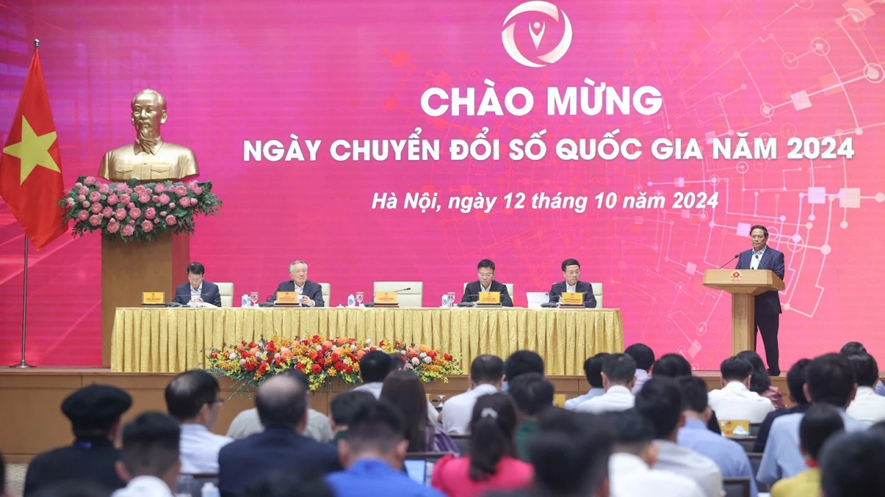 Thủ tướng Phạm Minh Chính nhấn mạnh chuyển đổi số là xu thế tất yếu, yêu cầu khách quan, lựa chọn chiến lược, ưu tiên hàng đầu để phát triển nhanh và bền vững. (Nguồn: VGP News) Thủ tướng Phạm Minh Chính nhấn mạnh chuyển đổi số là xu thế tất yếu, yêu cầu khách quan, lựa chọn chiến lược, ưu tiên hàng đầu để phát triển nhanh và bền vững. (Nguồn: VGP News)