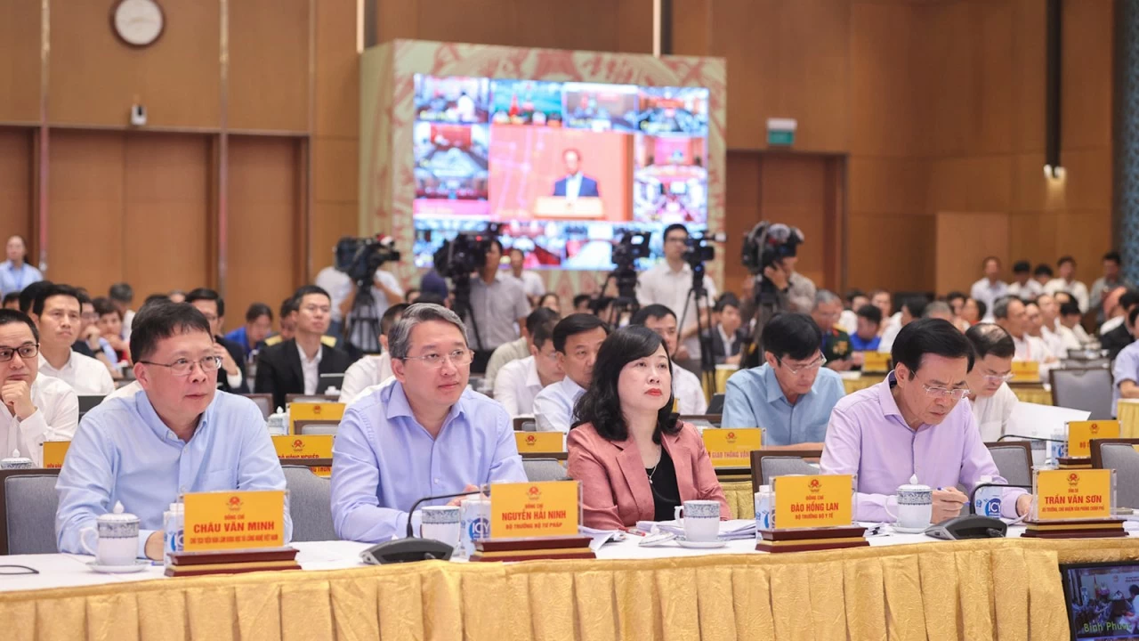 Thủ tướng Phạm Minh Chính nhấn mạnh chuyển đổi số là xu thế tất yếu, yêu cầu khách quan, lựa chọn chiến lược, ưu tiên hàng đầu để phát triển nhanh và bền vững. (Nguồn: VGP News) Thủ tướng Phạm Minh Chính nhấn mạnh chuyển đổi số là xu thế tất yếu, yêu cầu khách quan, lựa chọn chiến lược, ưu tiên hàng đầu để phát triển nhanh và bền vững. (Nguồn: VGP News)