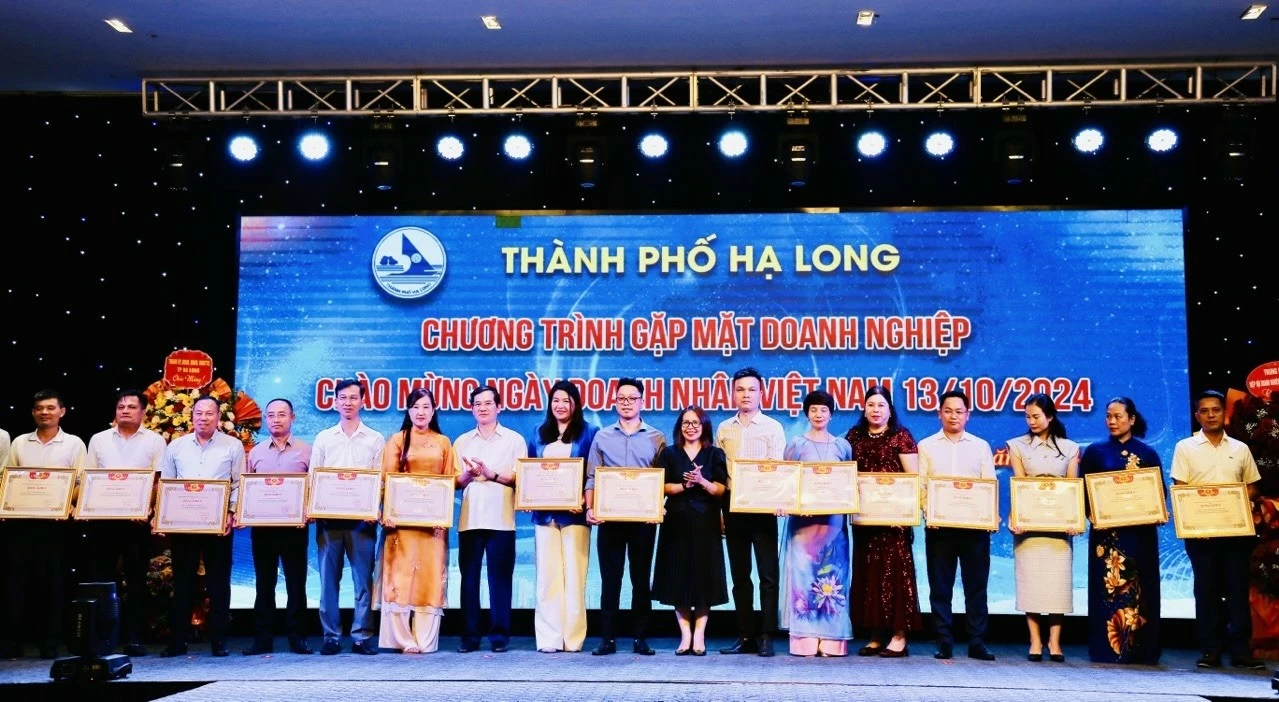 Thành phố Hạ Long biểu dương lực lượng nòng cốt của nền kinh tế nhân ngày Doanh nhân Việt Nam