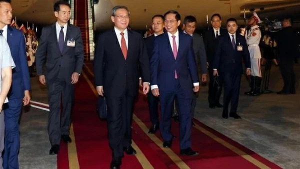 Chinese Premier arrives in Hanoi, beginning three-day official visit to Vietnam