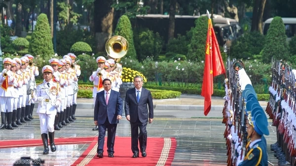 Prime Minister Pham Minh Chinh hosts the welcoming ceremony for Chinese Premier Li Qiang