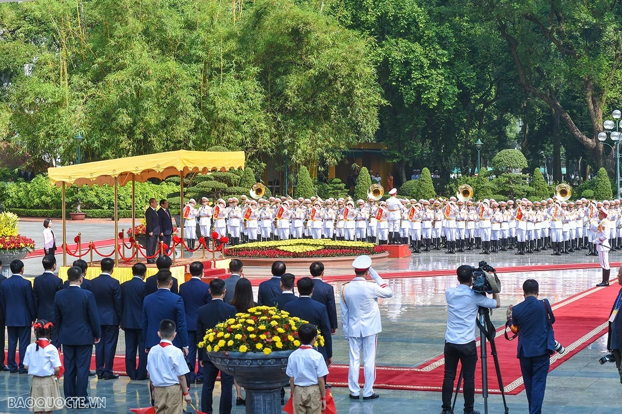 Sáng ngày 13/10, tại Phủ Chủ tịch, Thủ tướng Chính phủ Phạm Minh Chính đã chủ trì lễ đón chính thức Thủ tướng Trung Quốc Lý Cường. (Ảnh: Anh Sơn)