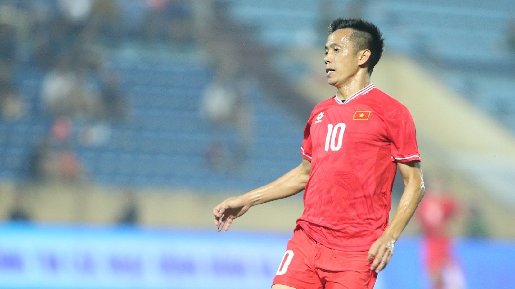 van quyet trai long khi duoc fifa vinh danh