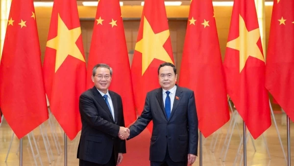 NA Chairman meets with Chinese Premier Li Qiang