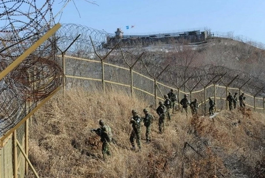 Bán đảo Triều Tiên liên tục 'tăng nhiệt', pháo binh Bình Nhưỡng gần biên giới với Seoul sẵn sàng khai hỏa