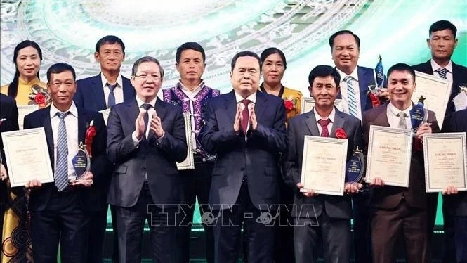 Outstanding Vietnamese farmers, cooperatives honoured for great contributions