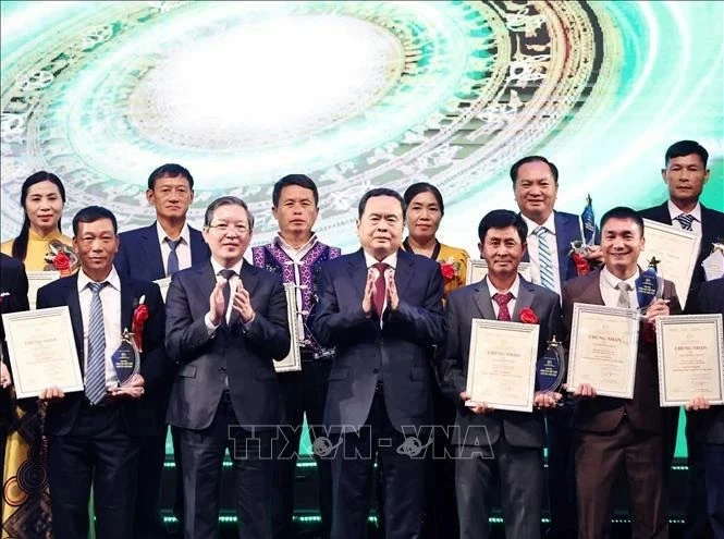 Outstanding Vietnamese farmers, cooperatives honoured for great contributions