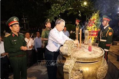 Party, State leader honours Quang Tri’s brave martyrs