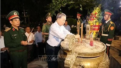 General Secretary, President To Lam honours fallen heroes in Quang Tri