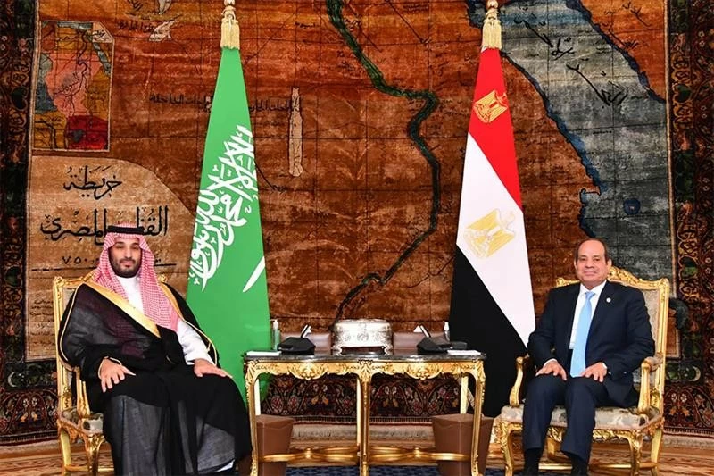 Tổng thống Ai Cập Abdel Fattah El-Sisi và Thái tử kiêm Thủ tướng Saudi Arabia Mohammed bin Salman gặp tại Cairo. (Nguồn: Ahram Online)