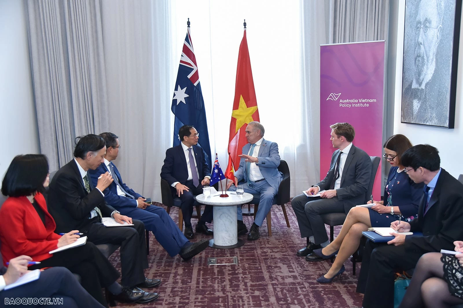 Deputy PM, FM Bui Thanh Son and Australian Minister Don Farrell hold a meeting in Adelaide