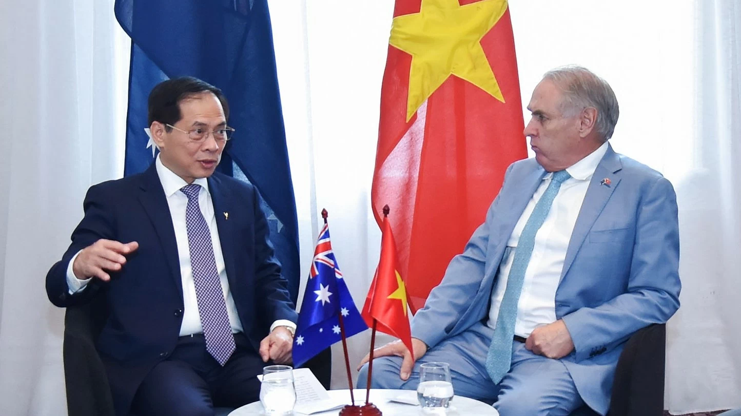 Deputy PM, FM Bui Thanh Son and Australian Minister Don Farrell hold a meeting in Adelaide