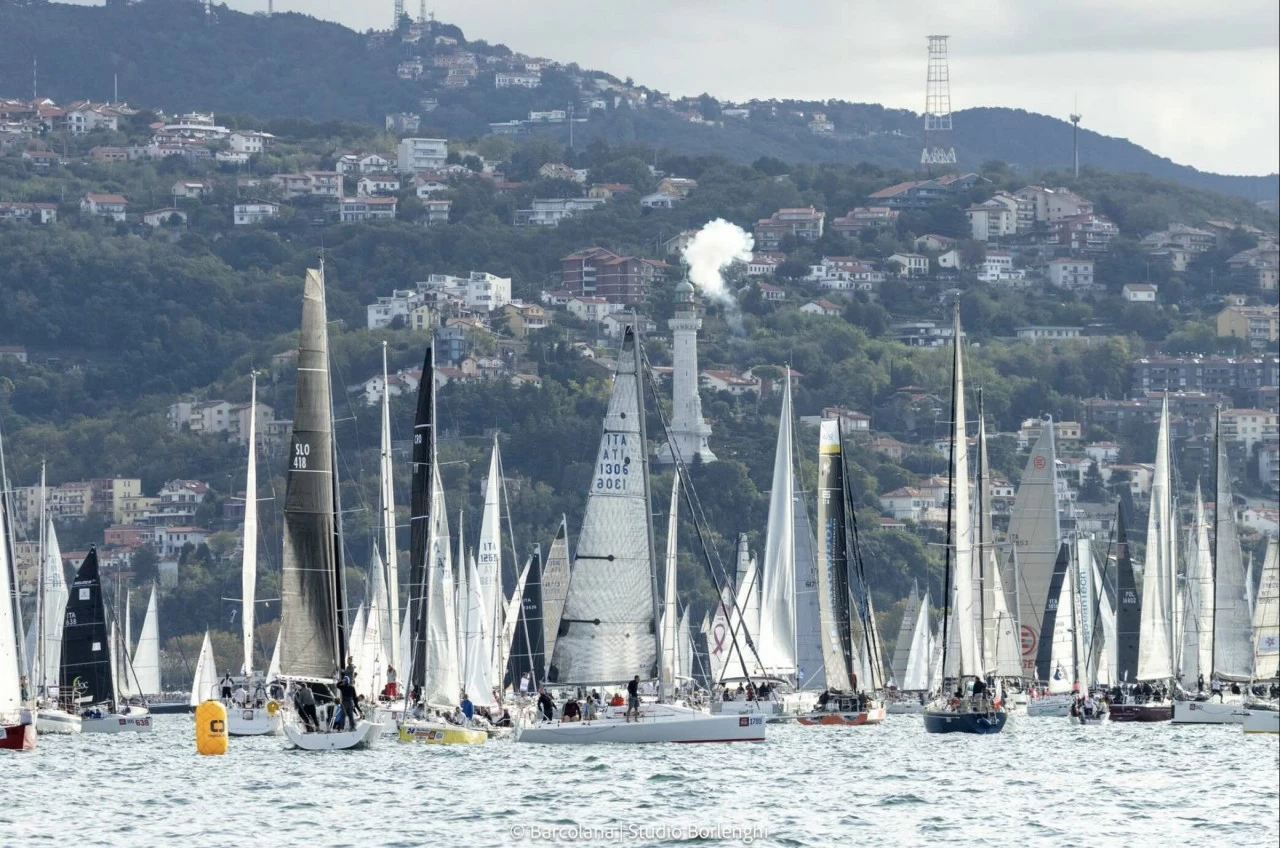 Italy: Mãn nhãn với giải đua thuyền buồm lớn nhất thế giới Barcolana Regatta