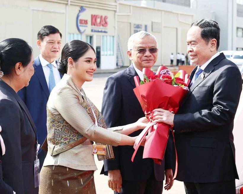 NA Chairman Tran Thanh Man arrives in Vientiane for official visit to Laos, attendance at AIPA-45