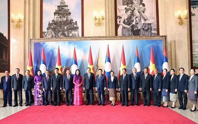 Vietnam, Laos top legislators hold talks in Vientiane