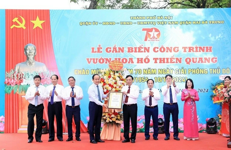 Vườn hoa hồ Thiền Quang - không gian văn hoá mới của Thủ đô