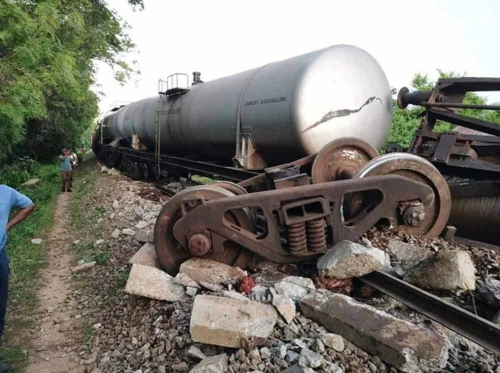 Sri Lanka: Tai nạn hy hữu tàu chở nhiên liệu va chạm với đàn voi hoang dã