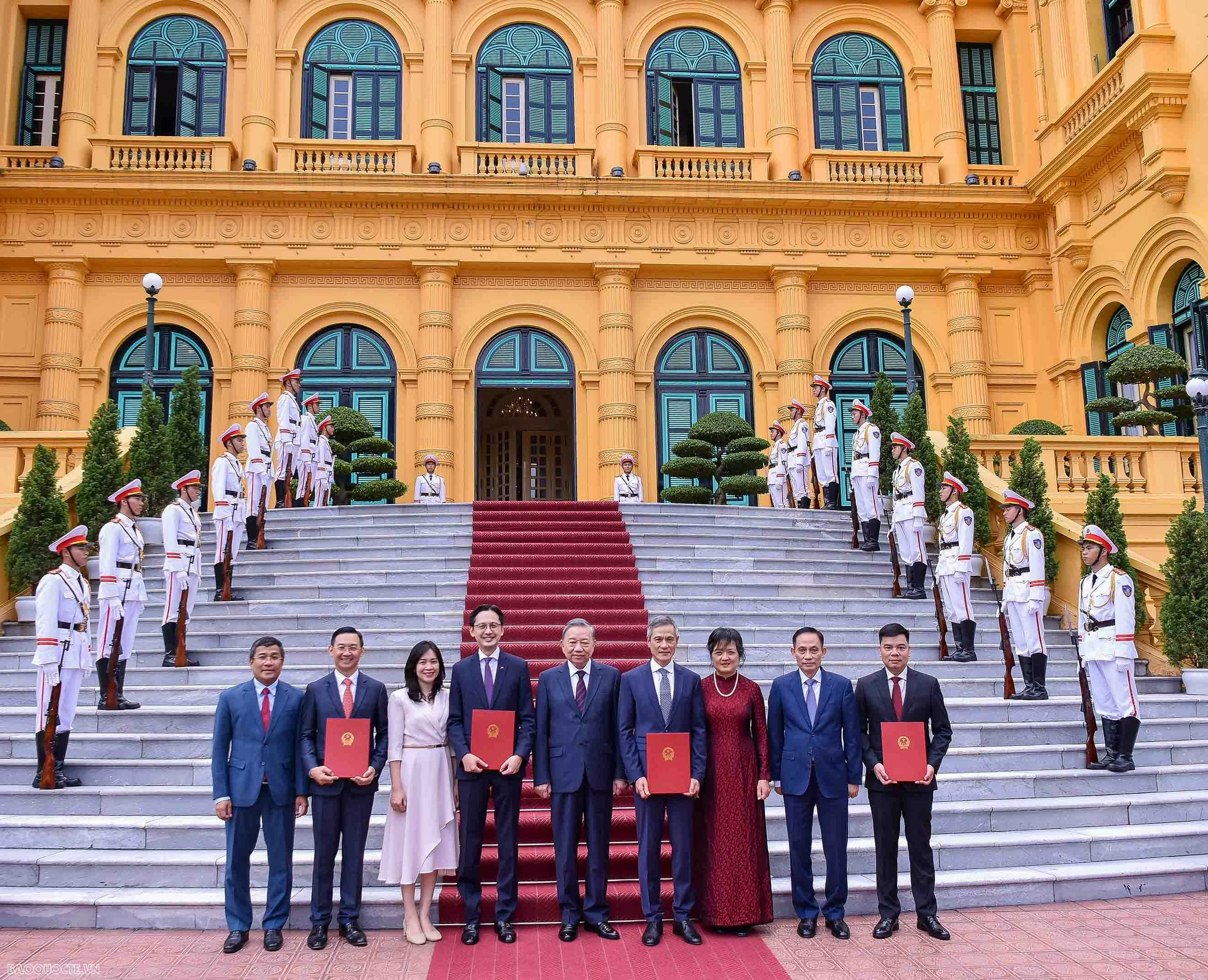 Tổng Bí thư, Chủ tịch nước trao quyết định bổ nhiệm Đại sứ, Trưởng đại diện Việt Nam ở nước ngoài