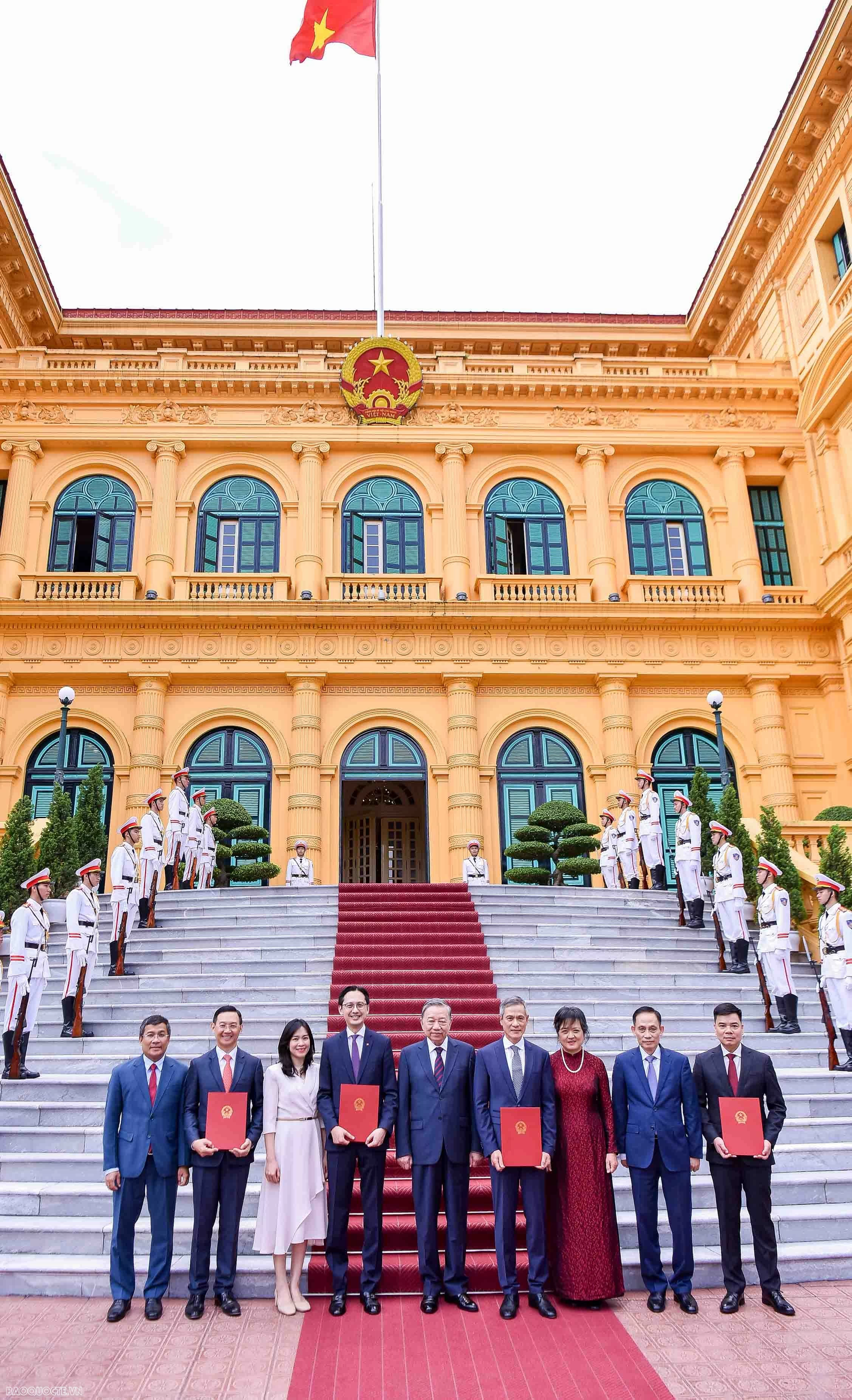 Tổng Bí thư, Chủ tịch nước trao quyết định bổ nhiệm Đại sứ, Trưởng đại diện Việt Nam ở nước ngoài