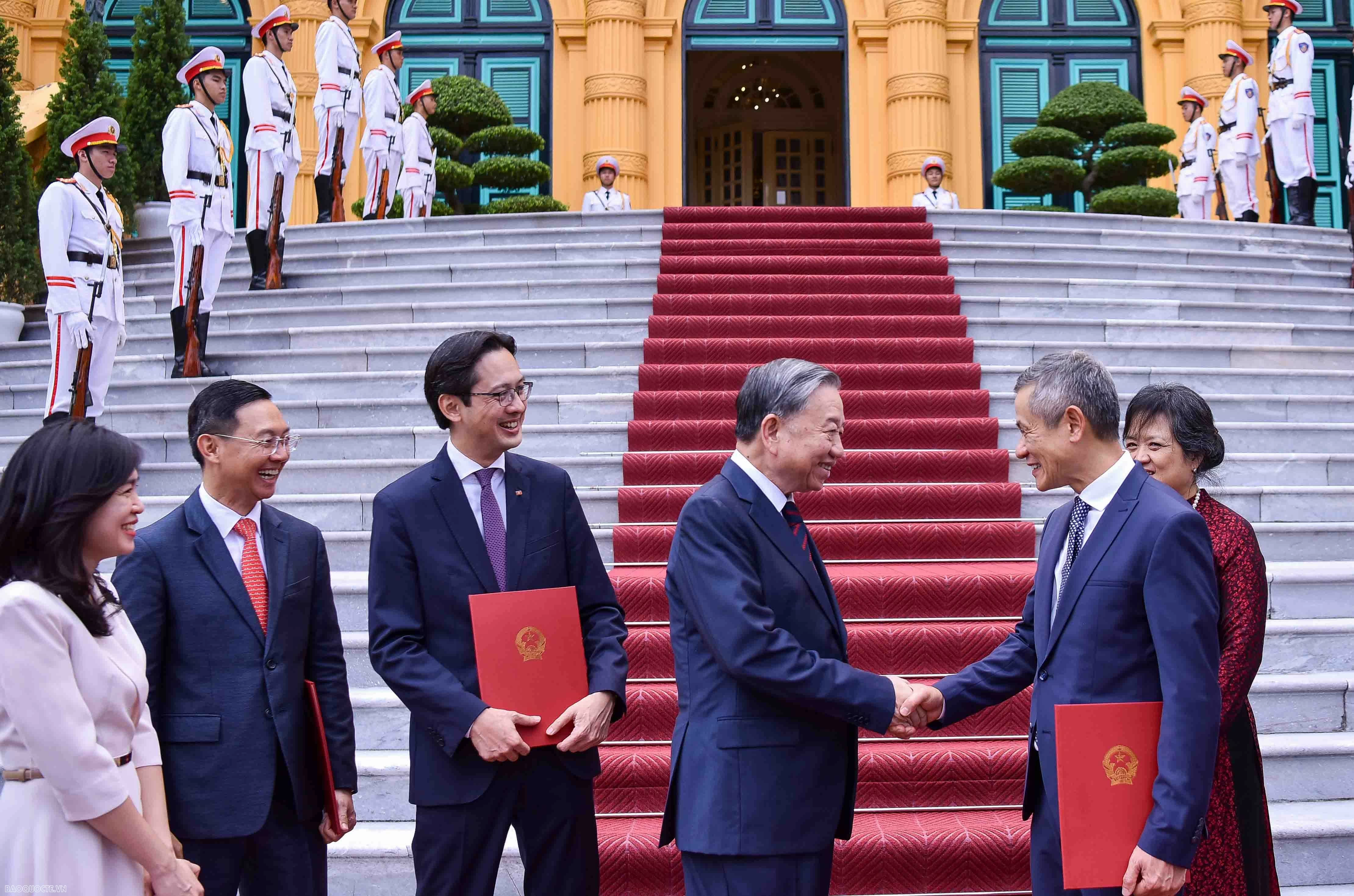 Tổng Bí thư, Chủ tịch nước trao quyết định bổ nhiệm Đại sứ, Trưởng đại diện Việt Nam ở nước ngoài