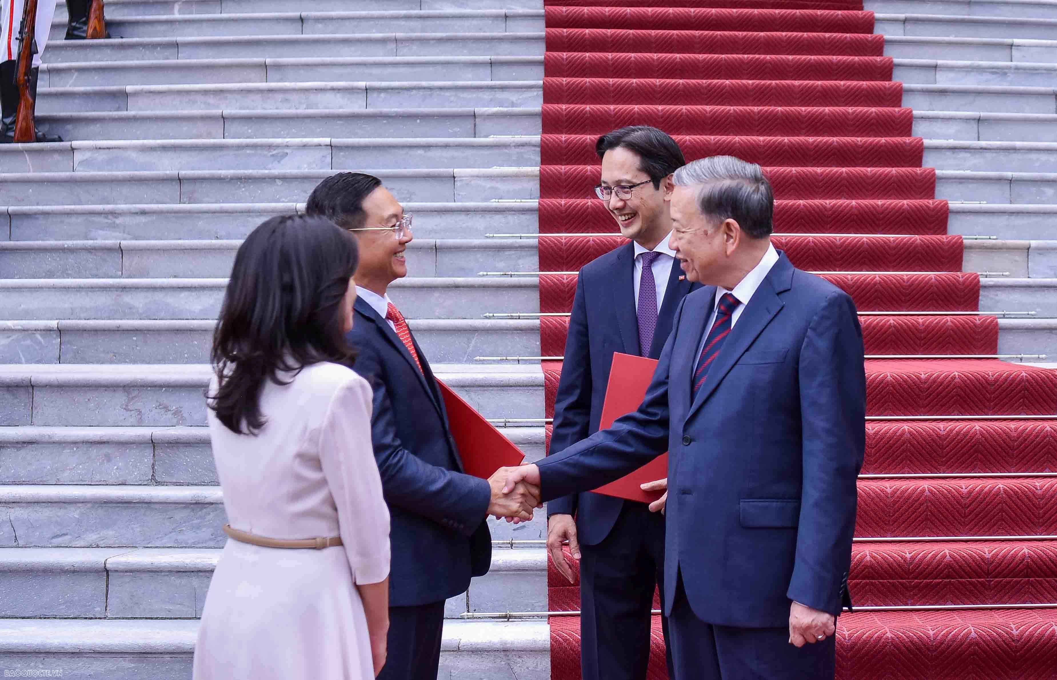 Tổng Bí thư, Chủ tịch nước trao quyết định bổ nhiệm Đại sứ, Trưởng đại diện Việt Nam ở nước ngoài