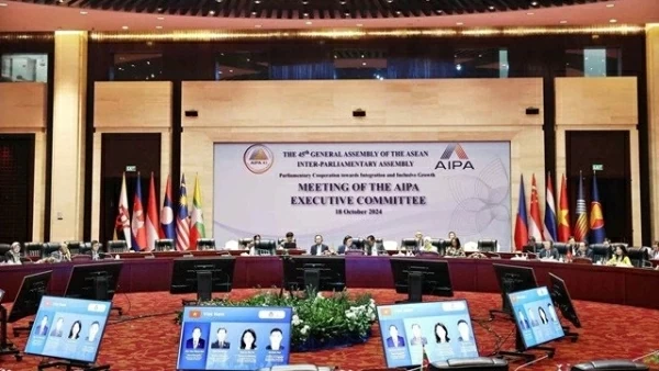 NA Chairman Tran Thanh Man attends AIPA-45 Executive Committee meeting in Vientiane