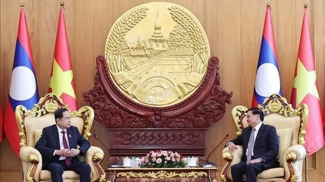 NA Chairman Tran Thanh Man meets with LPRP General Secretary, President of Laos Thongloun Sisoulith in Vientiane