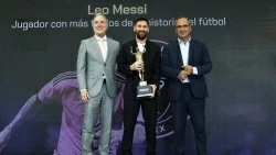 Vượt Pele và Ronaldo, Messi giành giải Cầu thủ vĩ đại nhất