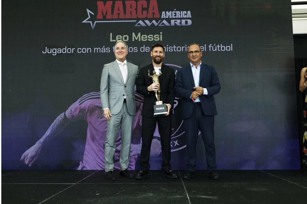 Vượt Pele và Ronaldo, Messi giành giải Cầu thủ vĩ đại nhất Vượt Pele và Ronaldo, Messi giành giải Cầu thủ vĩ đại nhất
