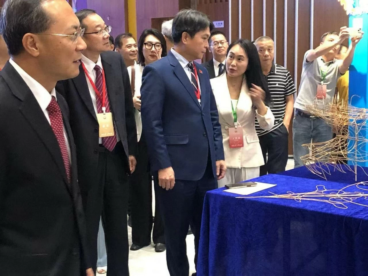 Tổng Lãnh sự Việt Nam tại Quảng Châu thăm, làm việc tại thành phố Dương Giang - thủ đô năng lượng xanh, thành phố của con đường tơ lụa trên biển của T Tổng Lãnh sự Việt Nam tại Quảng Châu thăm, làm việc tại thành phố Dương Giang - thủ đô năng lượng xanh, thành phố của con đường tơ lụa trên biển của T