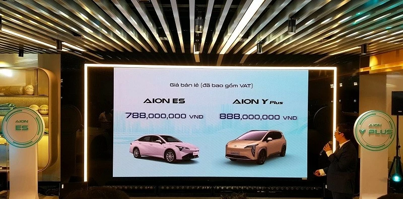 Giá hai mẫu xe điện AION tại Việt Nam: ES giá 788 triệu đồng và AION Y plus giá 888 triệu đồng.