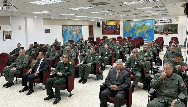 Đại sứ Vũ Trung Mỹ nói chuyện về chính sách đối ngoại và quốc phòng Việt Nam tại Venezuela