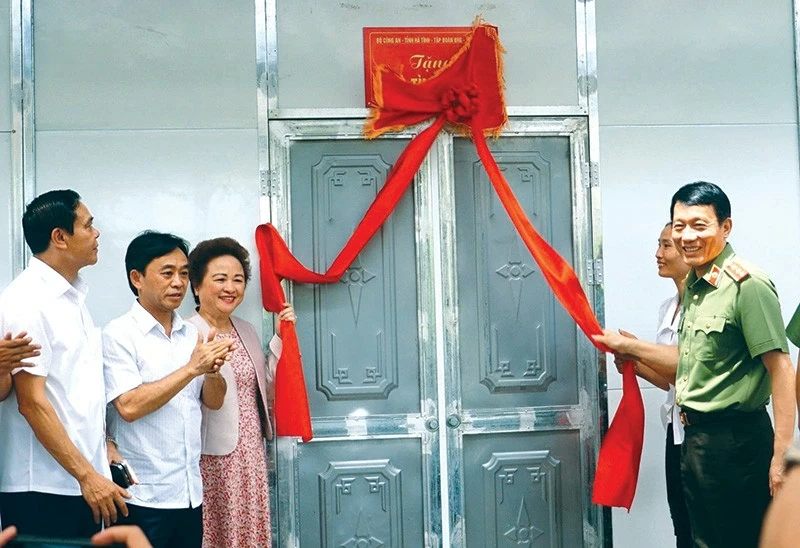 02 Tập đo&agrave;n BRG v&agrave; Ng&acirc;n h&agrave;ng SeABank t&agrave;i trợ x&acirc;y 1.200 căn nh&agrave; cho c&aacute;c hộ gia đ&igrave;nh kh&oacute; khăn về nh&agrave; ở tại 2 tỉnh H&agrave; Tĩnh v&agrave; Nghệ An