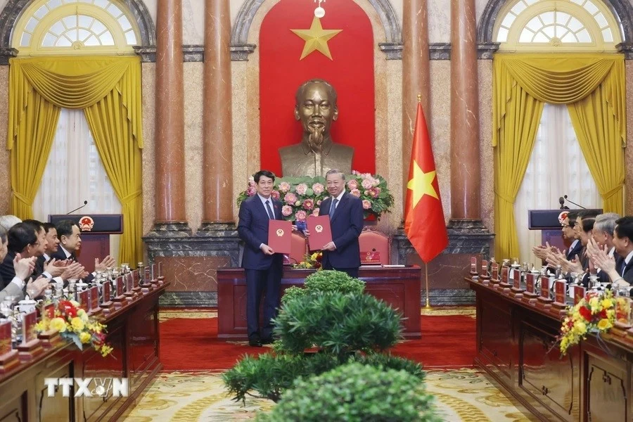 Presidential Office held ceremony to hand over work of newly elected President