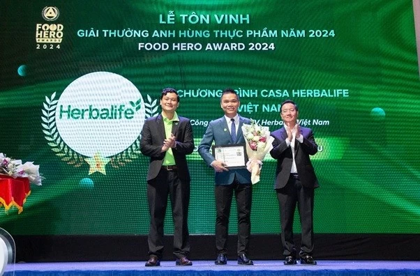 Herbalife Vietnam awarded 'Social impact award' at the Food Hero Award ceremony 2024