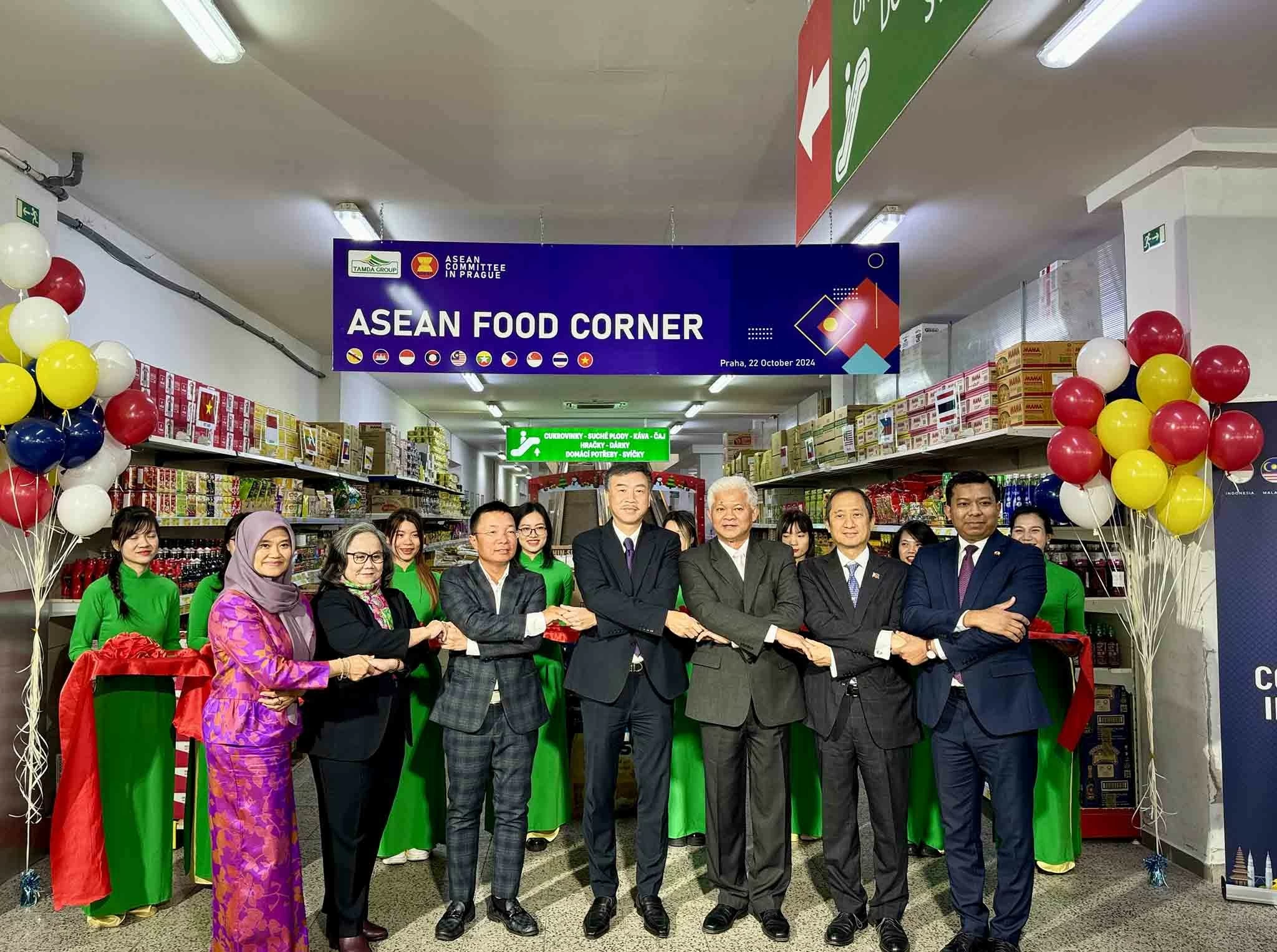 ASEAN Food Corner 2024 - Đưa hàng hóa ASEAN đến gần hơn với người tiêu dùng tại Cộng hòa Czech và châu Âu