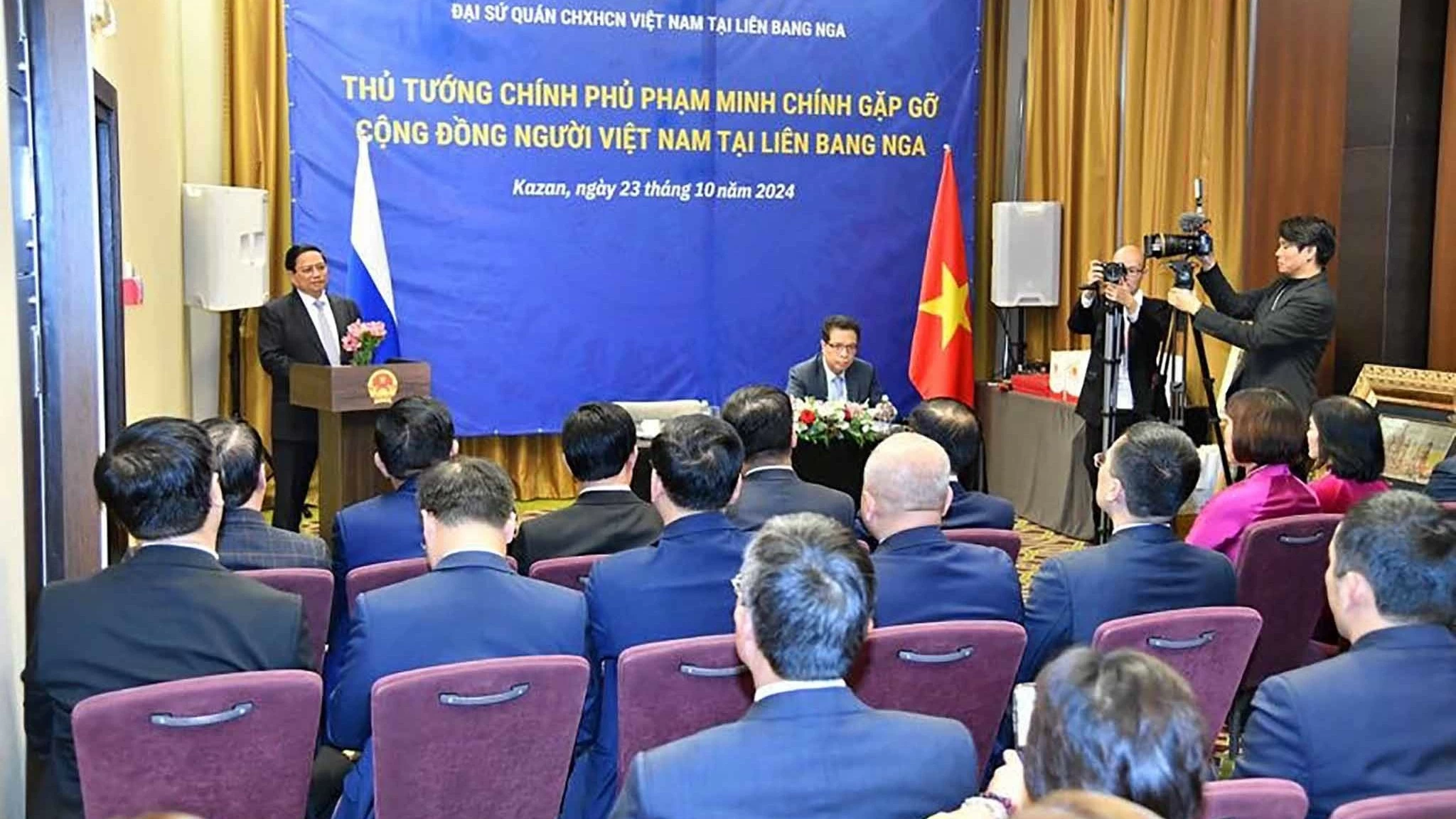 Thủ tướng Phạm Minh Chính gặp gỡ cộng đồng người Việt Nam tại Liên bang Nga