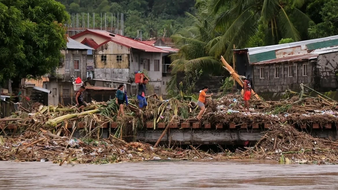 Philippines 'oằn mình' chống chịu bão Trà Mi, hàng chục người thiệt mạng