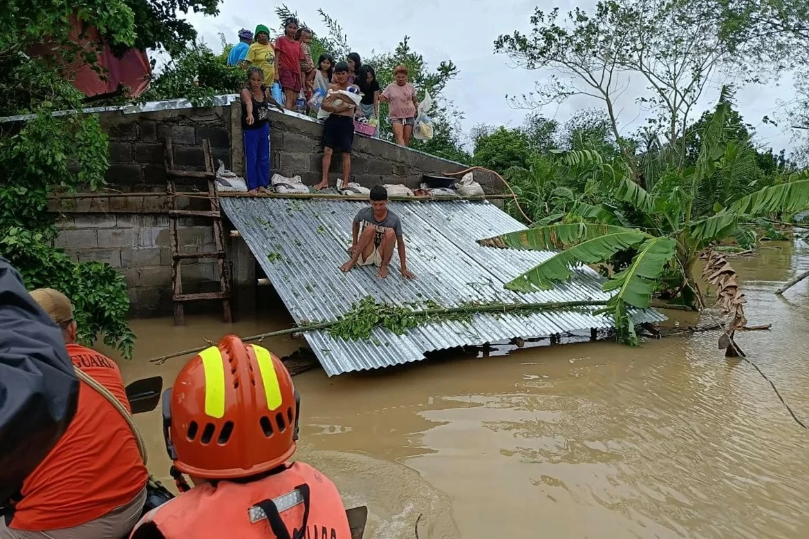 Philippines vật lộn sau bão Trà Mi