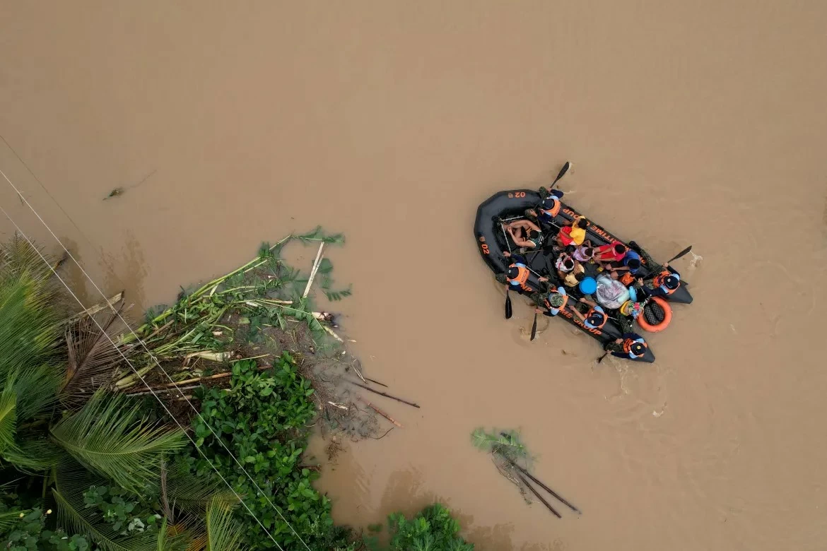 Philippines vật lộn sau bão Trà Mi. [Charism Sayat/AFP]