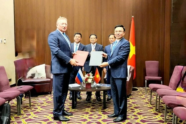 PM Pham Minh Chinh receives General Director of Russian oil and gas company Zarubezhneft