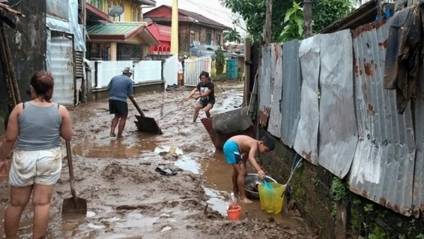 Bão Trà Mi mạnh lên gây thiệt hại nghiêm trọng tại Philippines, hướng tới đảo Hải Nam (Trung Quốc)